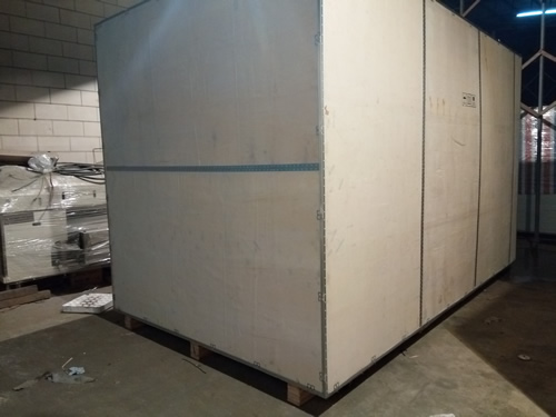 得物和上海警方警企协作重拳出击查获75吨仿冒“蓝箱子”